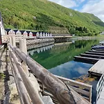 Деревянный коттедж Lofoten Basecamp