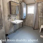Деревянный коттедж Lofoten Basecamp *